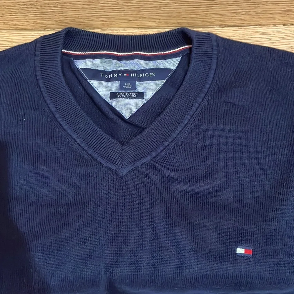 Tommy Hilfiger Dark Blue Cotton V-Neck Sweater (Men’s L)
